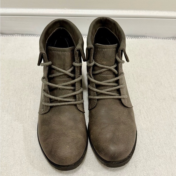 Cliffs by WHITE MOUNTAIN Women’s Gray Lace-Up Boots - Picture 3 of 8